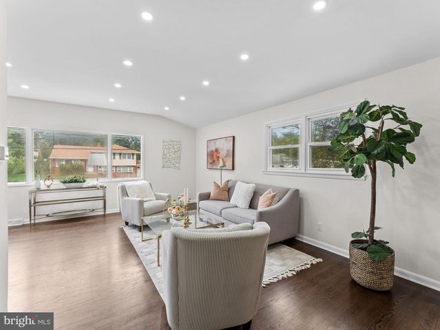 204 BELLE ARBOR DR, Cherry Hill, NJ 08034
