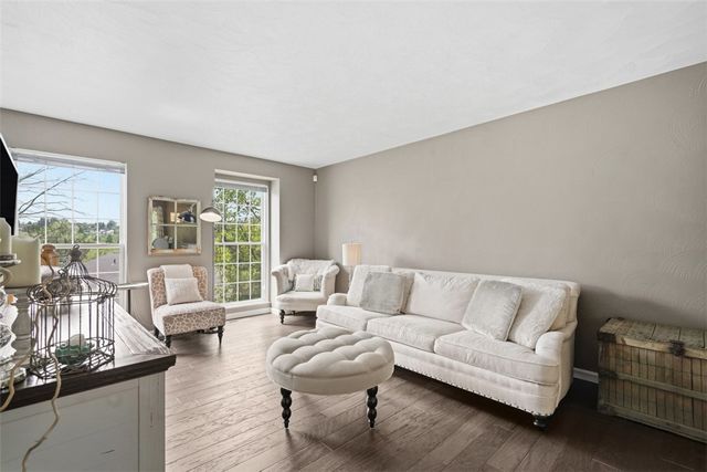 1002 Pinoak Ct, Chalfant Boro, PA 15112