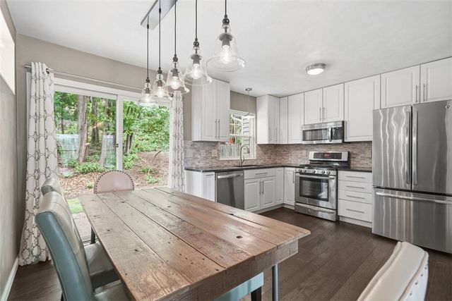 1002 Pinoak Ct, Chalfant Boro, PA 15112