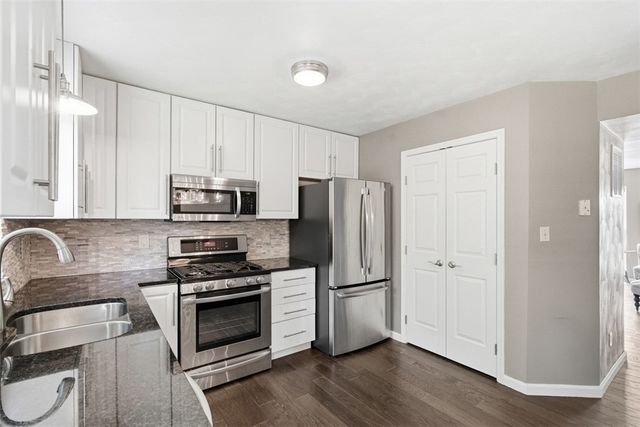 1002 Pinoak Ct, Chalfant Boro, PA 15112