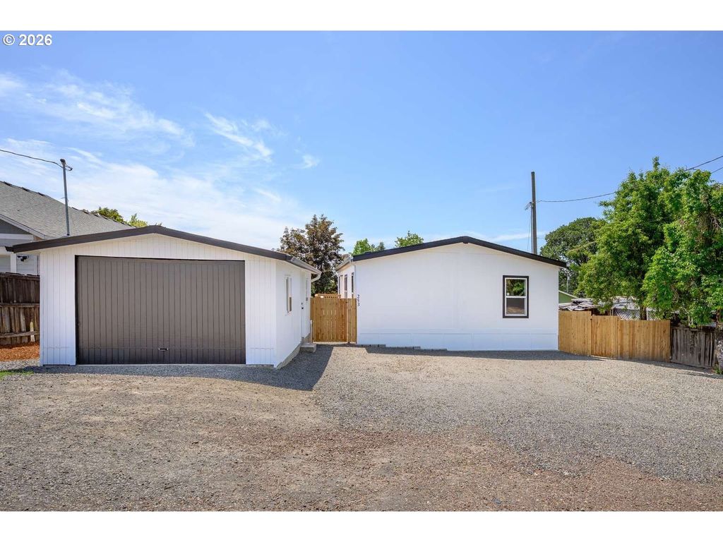 Image 1 of property listing at 253 E 7TH St, Lafayette, OR 97127