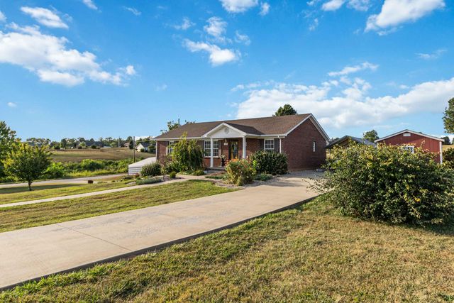 189 Thoroughbred Way, Berea, KY 40403