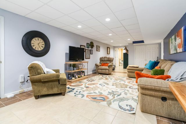 189 Thoroughbred Way, Berea, KY 40403