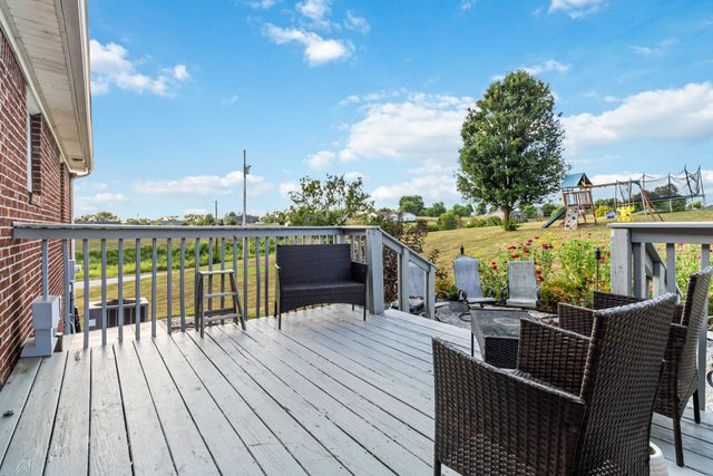 189 Thoroughbred Way, Berea, KY 40403