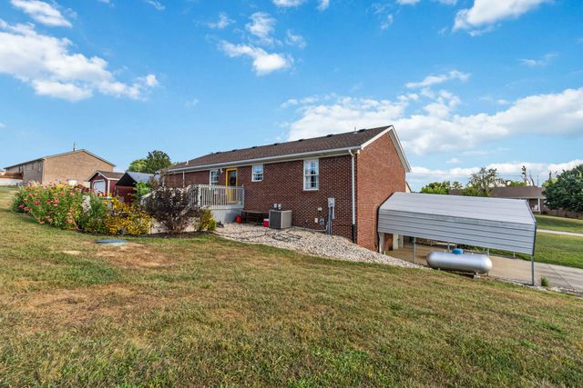 189 Thoroughbred Way, Berea, KY 40403