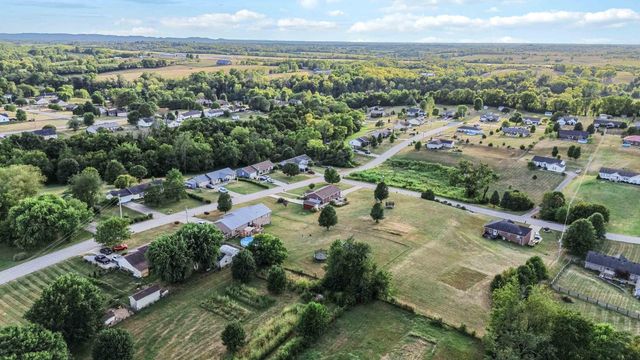 189 Thoroughbred Way, Berea, KY 40403