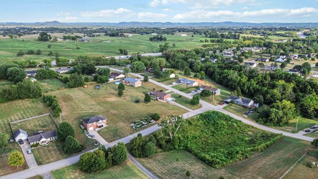 189 Thoroughbred Way, Berea, KY 40403