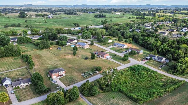 189 Thoroughbred Way, Berea, KY 40403