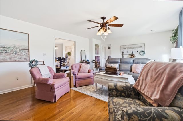 189 Thoroughbred Way, Berea, KY 40403