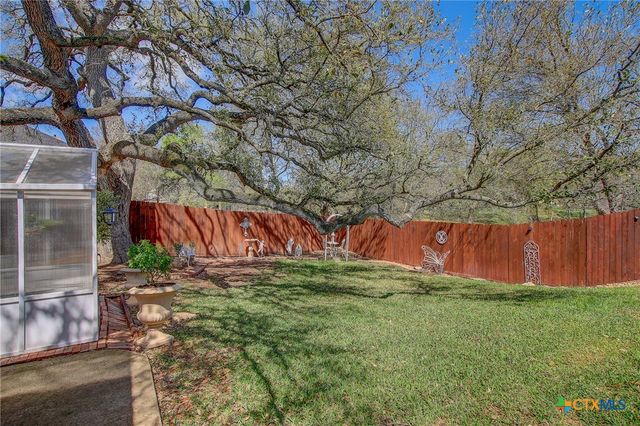 200 Carriage House Road, Salado, TX 76571