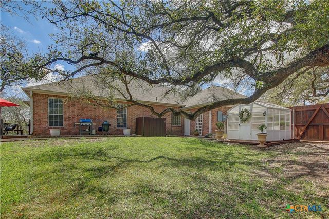 200 Carriage House Road, Salado, TX 76571