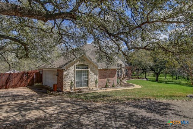 200 Carriage House Road, Salado, TX 76571