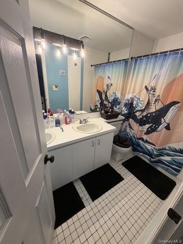 100 Connetquot Ave 36, East Islip, NY 11730