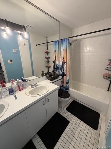100 Connetquot Ave 36, East Islip, NY 11730