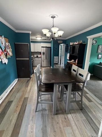 100 Connetquot Ave 36, East Islip, NY 11730