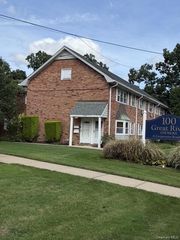 100 Connetquot Ave 36, East Islip, NY 11730