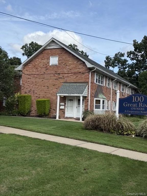 100 Connetquot Ave 36, East Islip, NY 11730