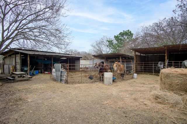133 Horseshoe DR, Bastrop, TX 78602