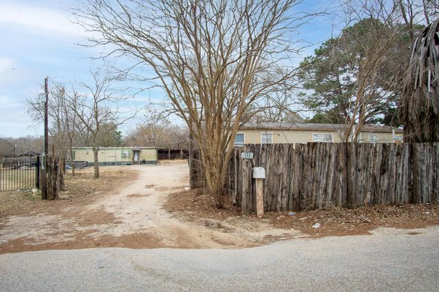133 Horseshoe DR, Bastrop, TX 78602