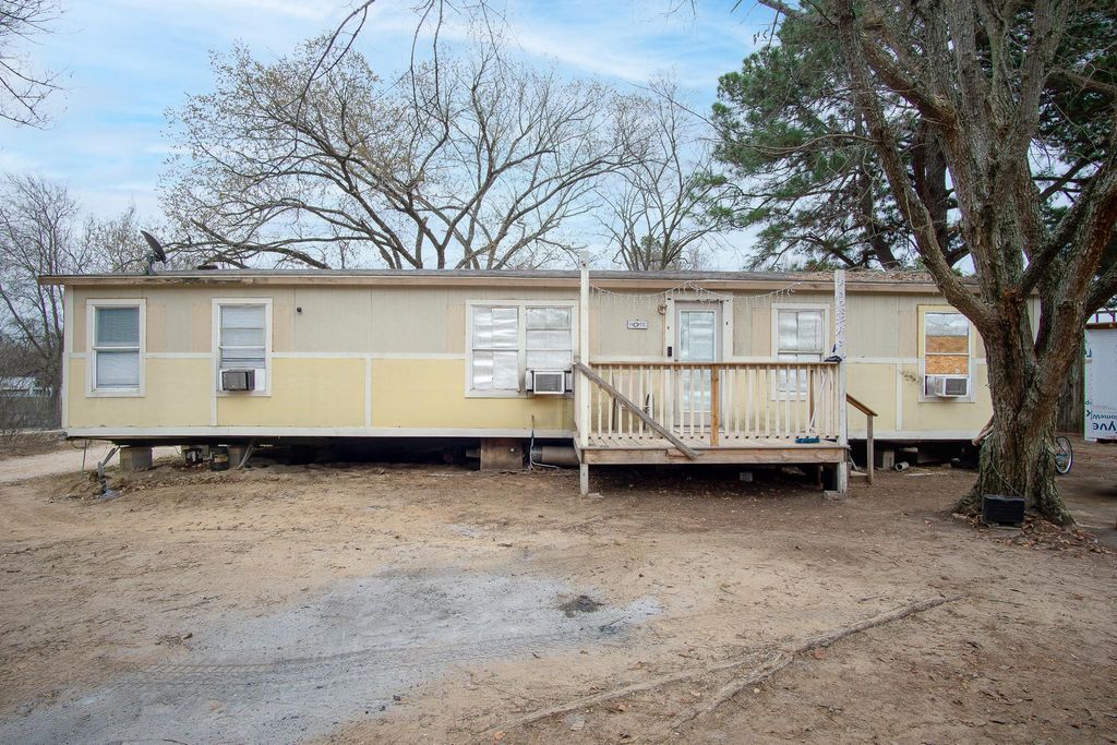 133 Horseshoe DR, Bastrop, TX 78602