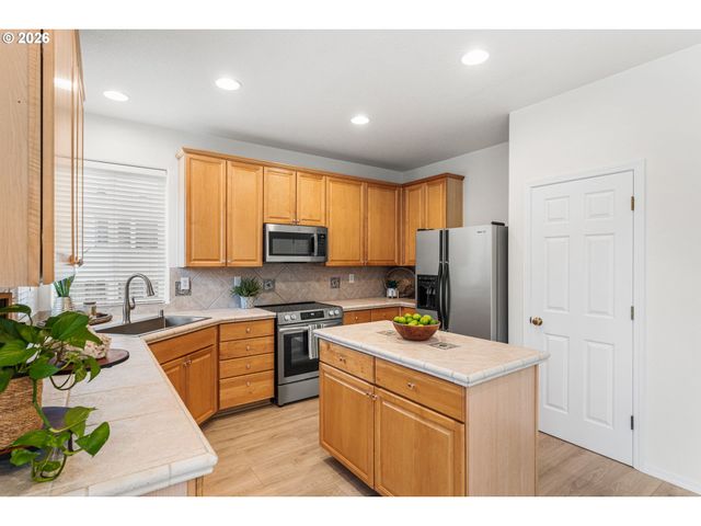 807 Se 197TH Ave, Camas, WA 98607