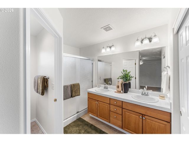 807 Se 197TH Ave, Camas, WA 98607