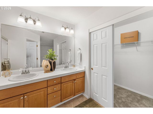 807 Se 197TH Ave, Camas, WA 98607