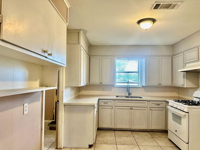 1100 Frost Street, Rosenberg, TX 77471