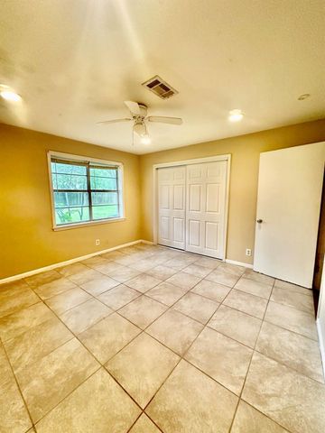 1100 Frost Street, Rosenberg, TX 77471