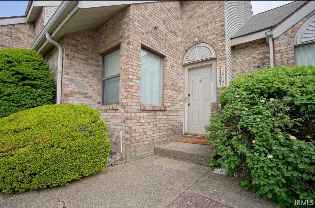 1131 Loft Cove, Evansville, IN 47715