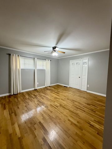 417 7th St, Lawrenceburg, TN 38464