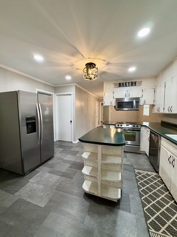 417 7th St, Lawrenceburg, TN 38464