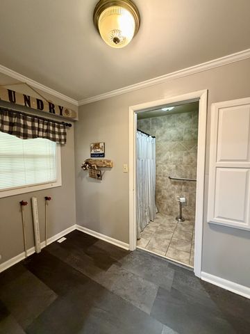 417 7th St, Lawrenceburg, TN 38464