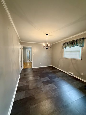 417 7th St, Lawrenceburg, TN 38464