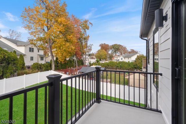 333 Harrison St, Paramus Boro, NJ 07652