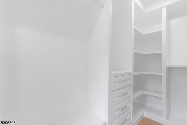 333 Harrison St, Paramus Boro, NJ 07652