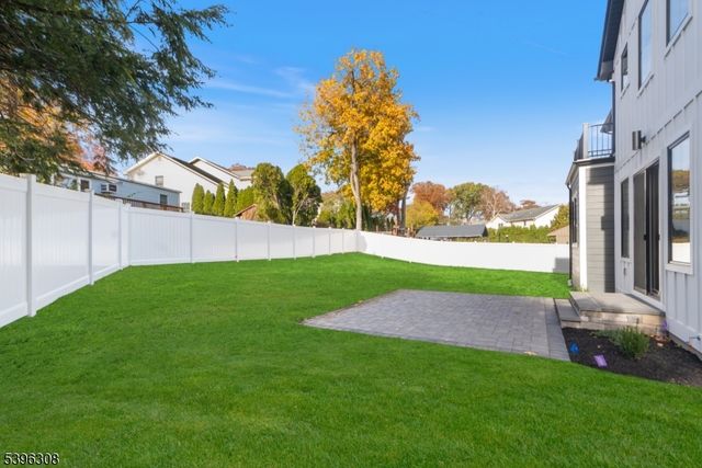 333 Harrison St, Paramus Boro, NJ 07652