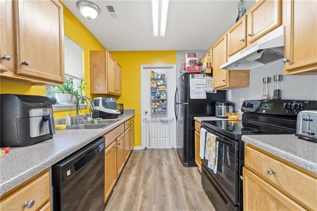 11 Franklinwood Drive, Greensboro, NC 27401