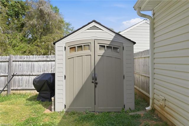 11 Franklinwood Drive, Greensboro, NC 27401