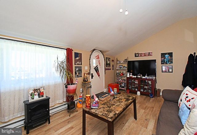 910 FERNWOOD ST, Emmaus, PA 18049