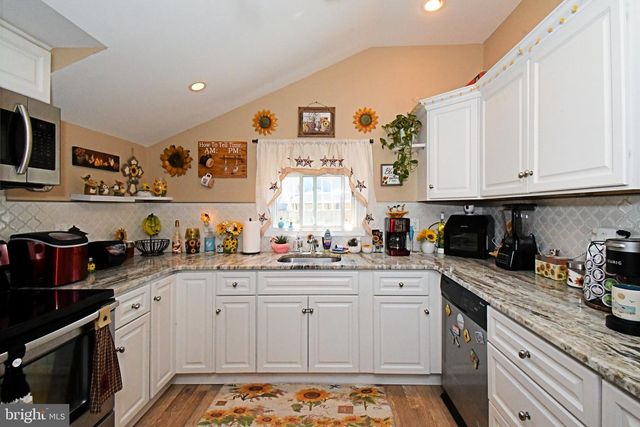910 FERNWOOD ST, Emmaus, PA 18049