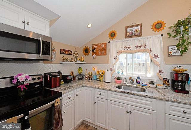 910 FERNWOOD ST, Emmaus, PA 18049