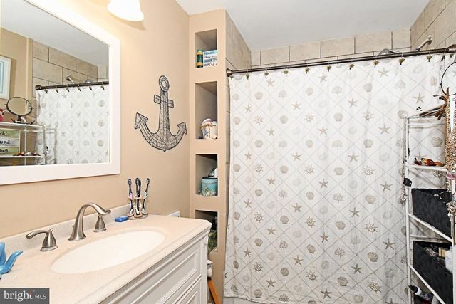 910 FERNWOOD ST, Emmaus, PA 18049