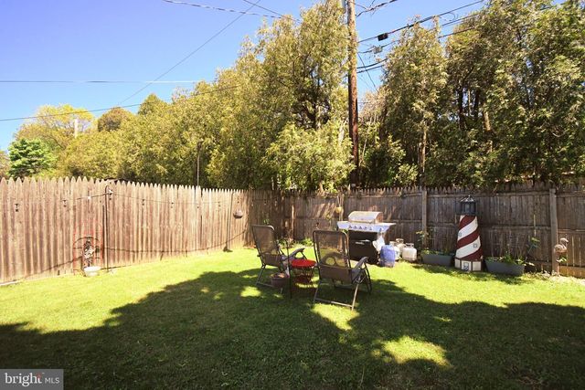 910 FERNWOOD ST, Emmaus, PA 18049