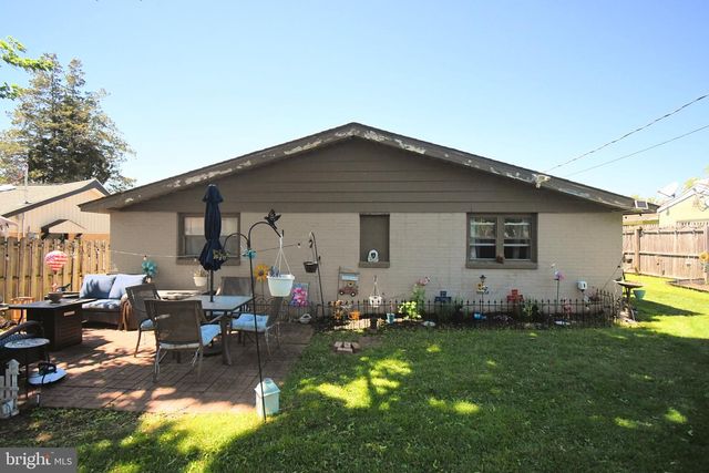 910 FERNWOOD ST, Emmaus, PA 18049