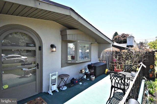 910 FERNWOOD ST, Emmaus, PA 18049