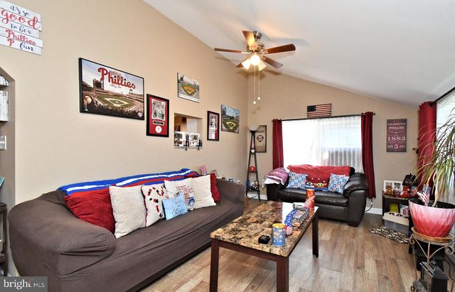 910 FERNWOOD ST, Emmaus, PA 18049