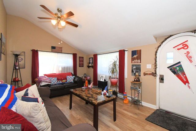 910 FERNWOOD ST, Emmaus, PA 18049