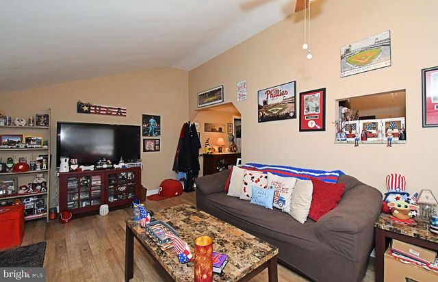 910 FERNWOOD ST, Emmaus, PA 18049