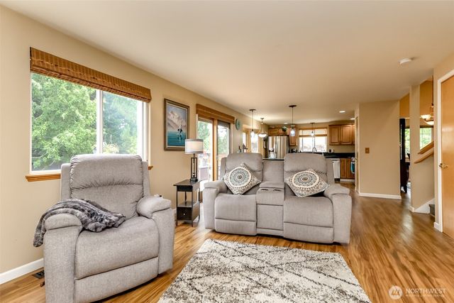 1615 57th Avenue NE, Tacoma, WA 98422